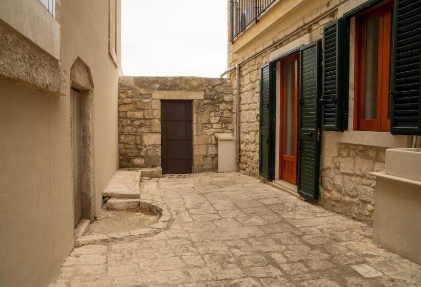 اتاق دوبلکس, B&b Il Giardino Dei Mandarini