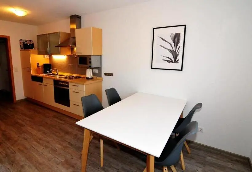 バルコニー付き１ベッドルームアパートメント, Apartments Sunny Place