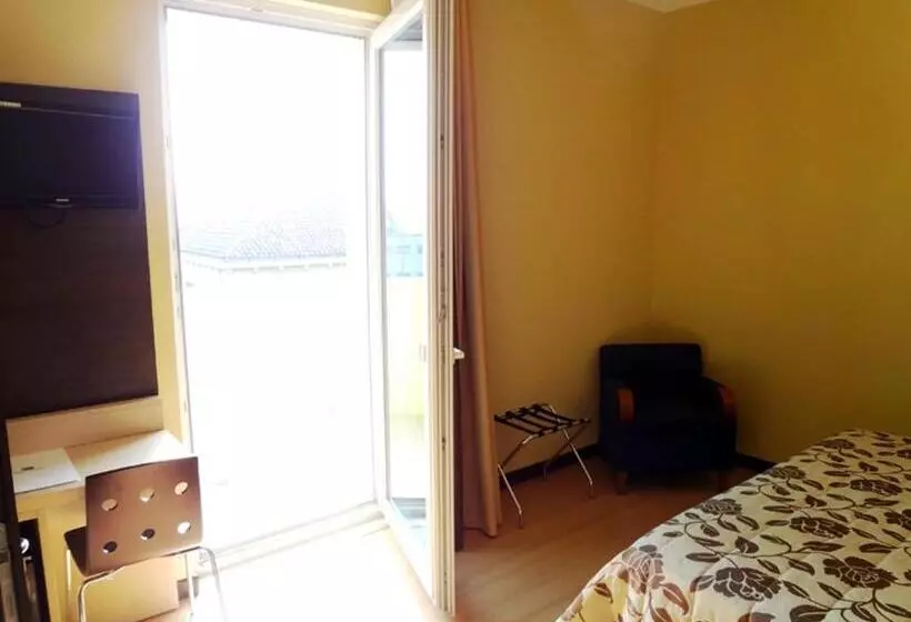 اتاق اکونومی, Alveri
