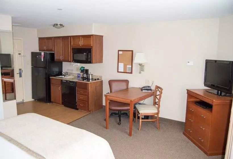ダブルベッドのスタンダードスタジオ, Candlewood Victoria, An Ihg