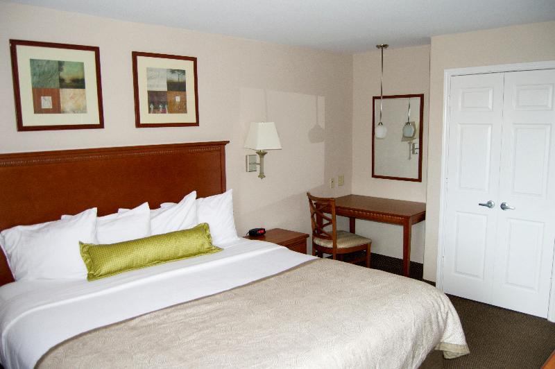 Люкс Кровать Кинг, Candlewood Victoria, An Ihg