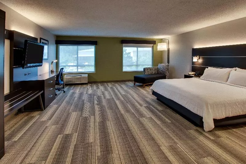 身障者適用キングサイズベッドルーム, Holiday Inn Express Georgetown, An Ihg