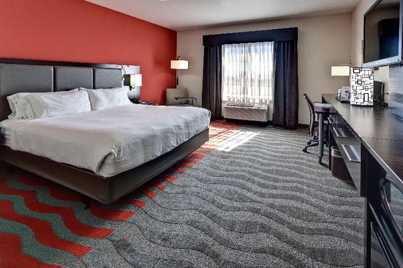 キングサイズベッドのスタンダードルーム, Holiday Inn Express Northwest Maize, An Ihg