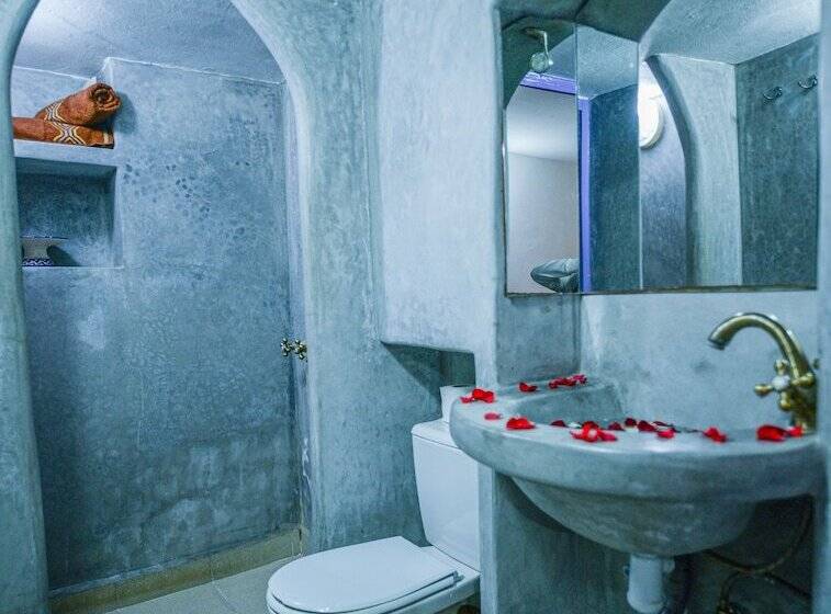 اتاق استاندارد سه نفره, Riad Dar Zayna