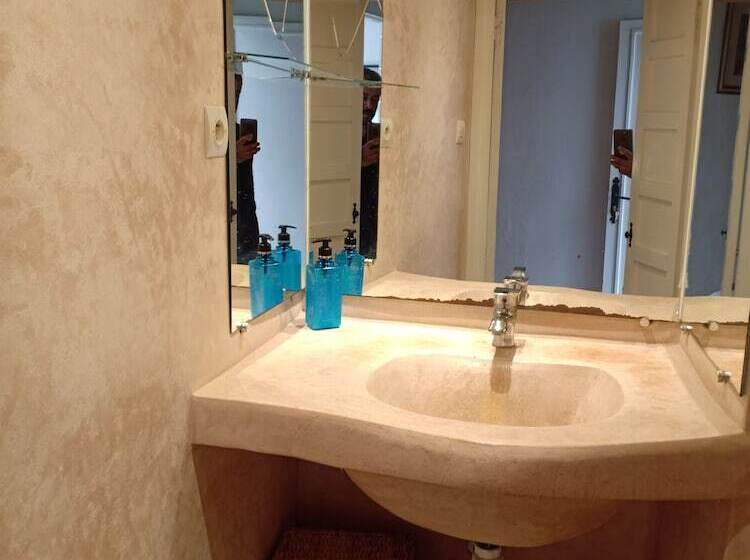 اتاق استاندارد سه نفره, Riad Dar Zayna