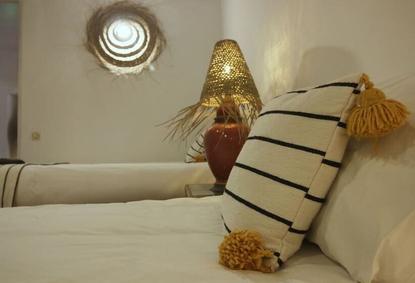 اتاق استاندارد سه نفره, Riad Dar Zayna