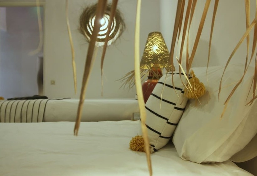 اتاق استاندارد سه نفره, Riad Dar Zayna