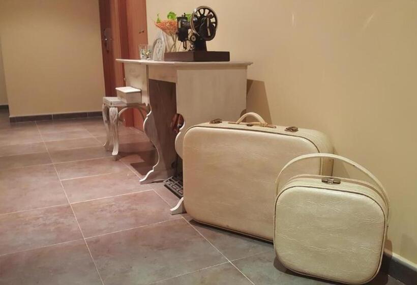 חדר קומפורט לשלושה, Rural San Pedro