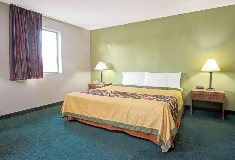 キングサイズベッドのスイートルーム, Super 8 By Wyndham Eureka/six Flags Nearby
