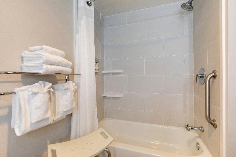 Люкс Кровать Кинг, Super 8 By Wyndham Eureka/six Flags Nearby