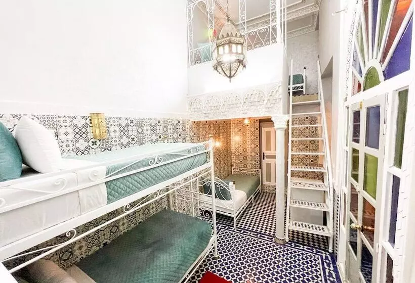 تختخواب در اتاق مشترک, Riad Verus