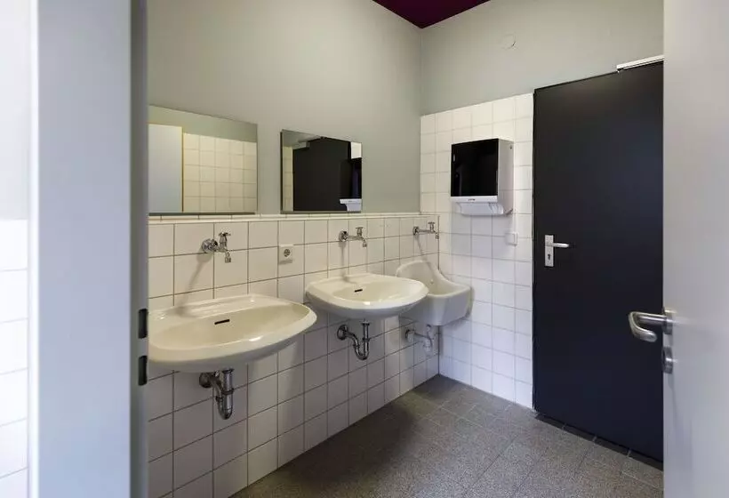ルームシェアのワンベッド, Youth Hostel Würzburg
