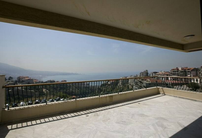 3 Bedroom Suite, Adma Blue Screen
