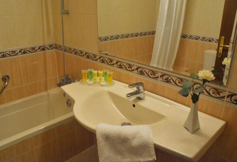 استودیو خانوادگی, Capri Hotel Suites