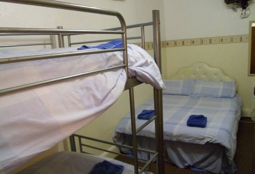 Neljän hengen Economy-huone jaetulla kylpyhuoneella, Ardwick House