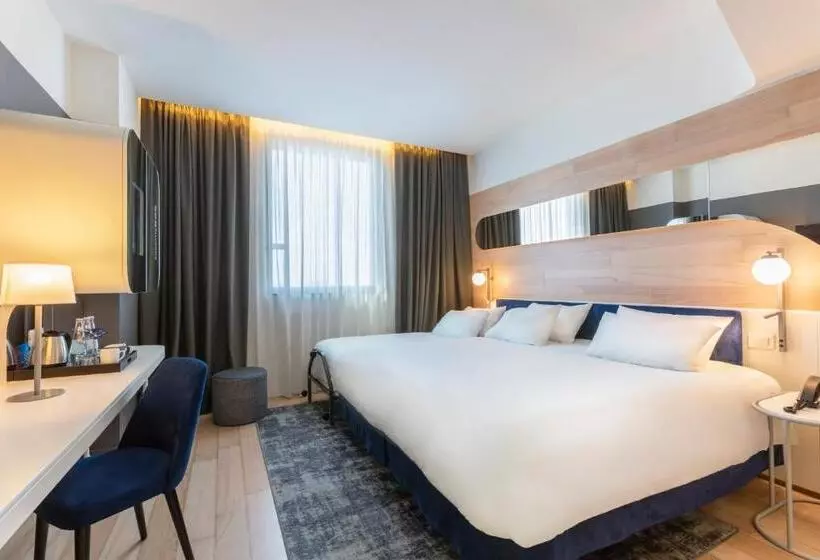 اتاق استاندارد با تخت بزرگ, Voco Milan Fiere, An Ihg