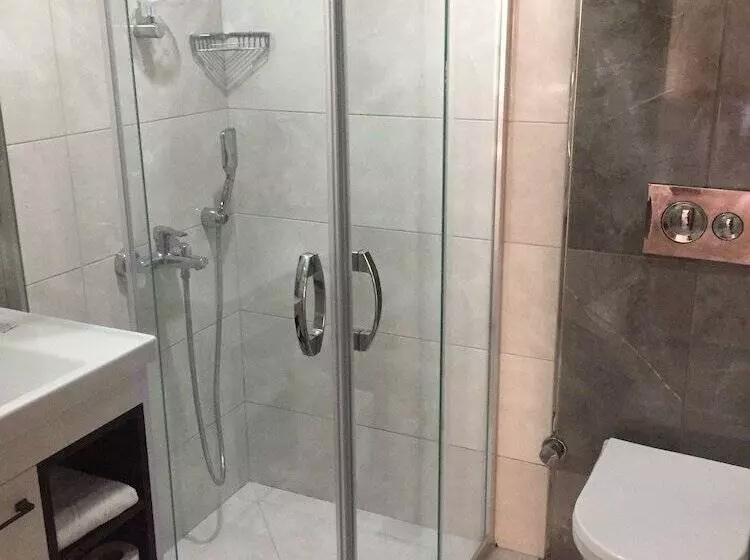 اتاق استاندارد سه نفره, Baylan İzmir