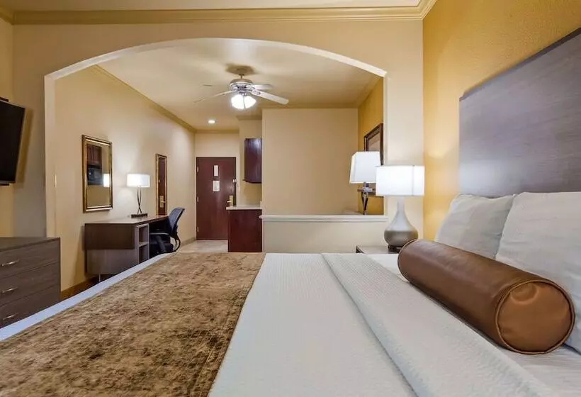 スイート, Best Western Plus Crown Colony Inn & Suites