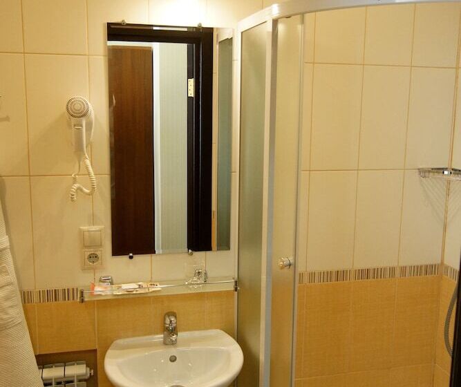 اتاق اکونومی, Bogemia On Vavilova Street