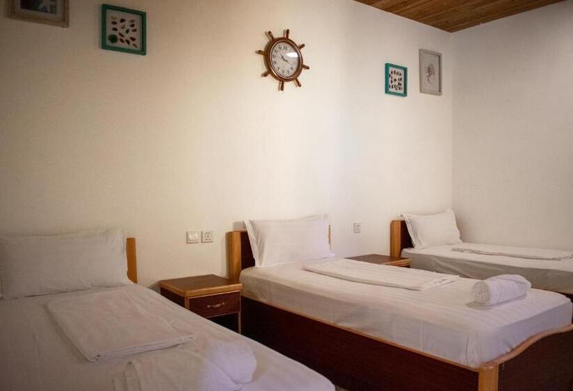 اتاق استاندارد سه نفره, Darna Divers Village