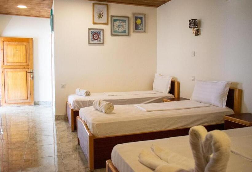 اتاق استاندارد چهار تخته, Darna Divers Village