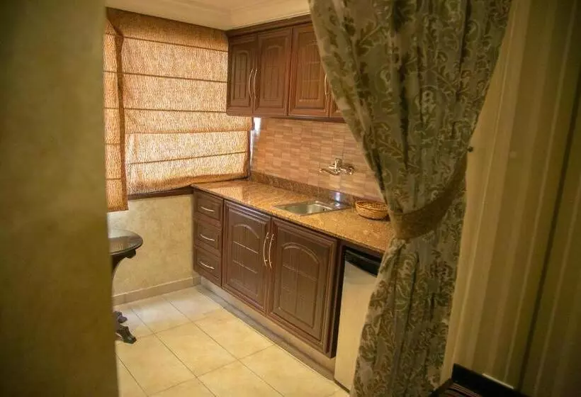 اتاق لوکس, Queens Suite