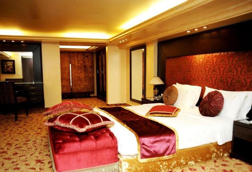 سوییت دوبلکس, Queens Suite