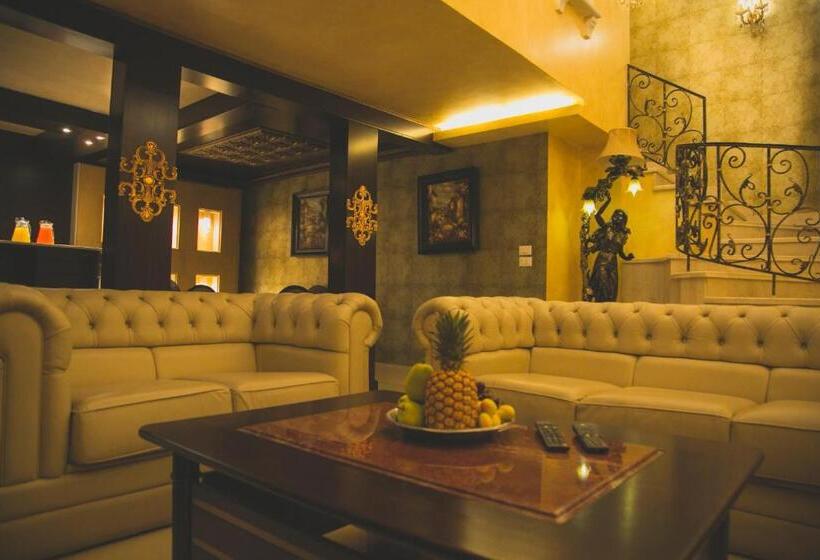 سوییت دوبلکس, Queens Suite