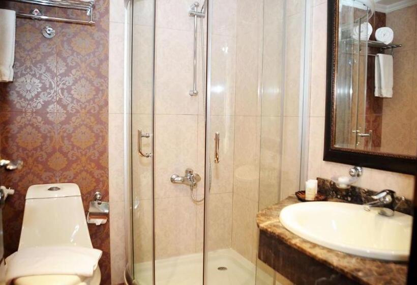 اتاق استاندارد با تخت بزرگ, Queens Suite