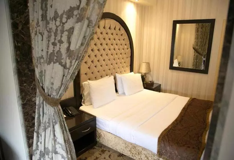 سوییت جونیور, Queens Suite