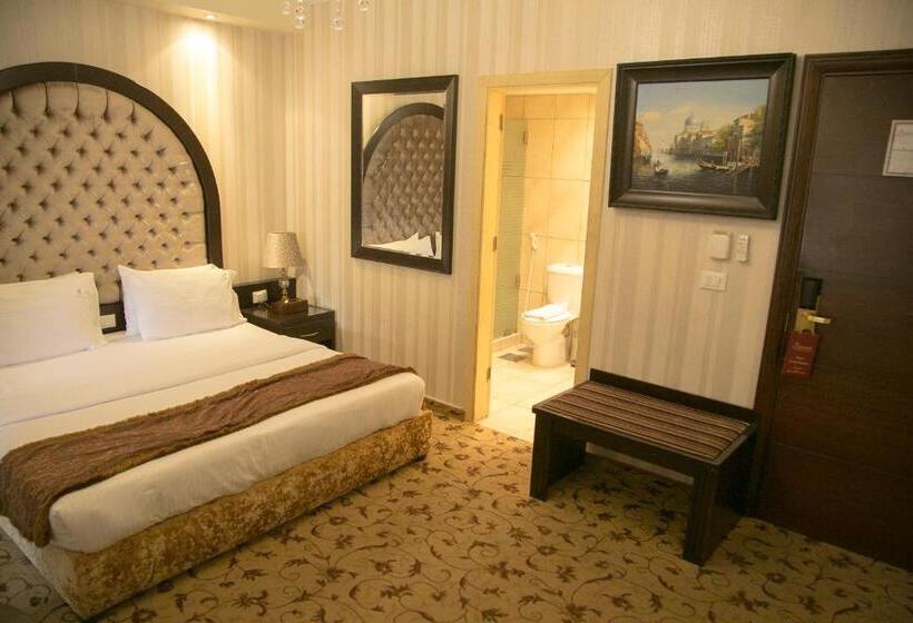 سوییت جونیور, Queens Suite