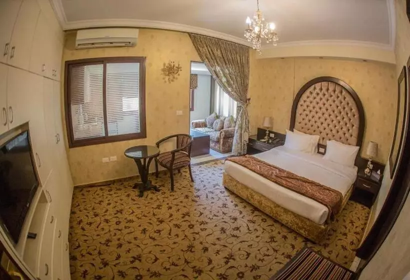 سوییت جونیور, Queens Suite