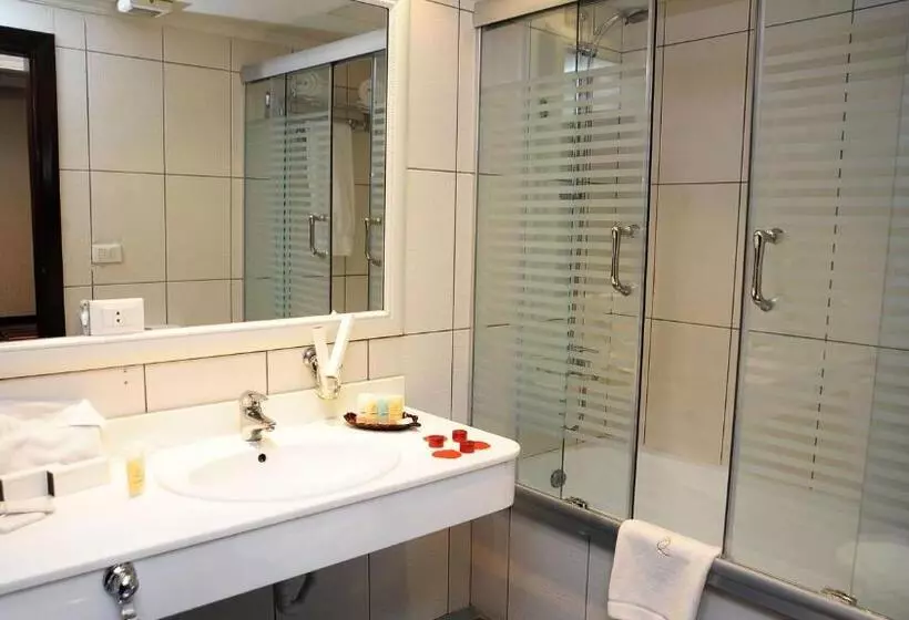 سوییت خانوادگی, Queens Suite