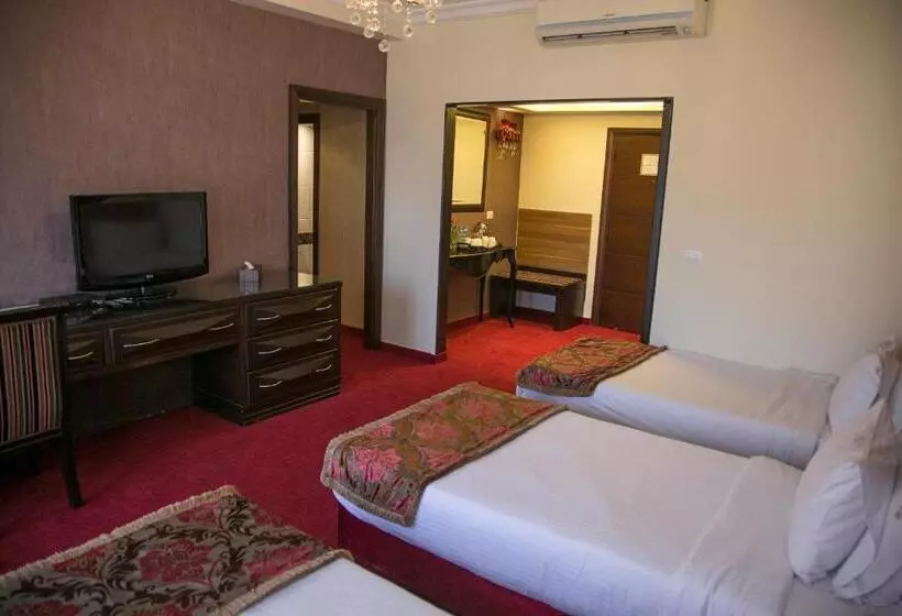 سوییت خانوادگی, Queens Suite