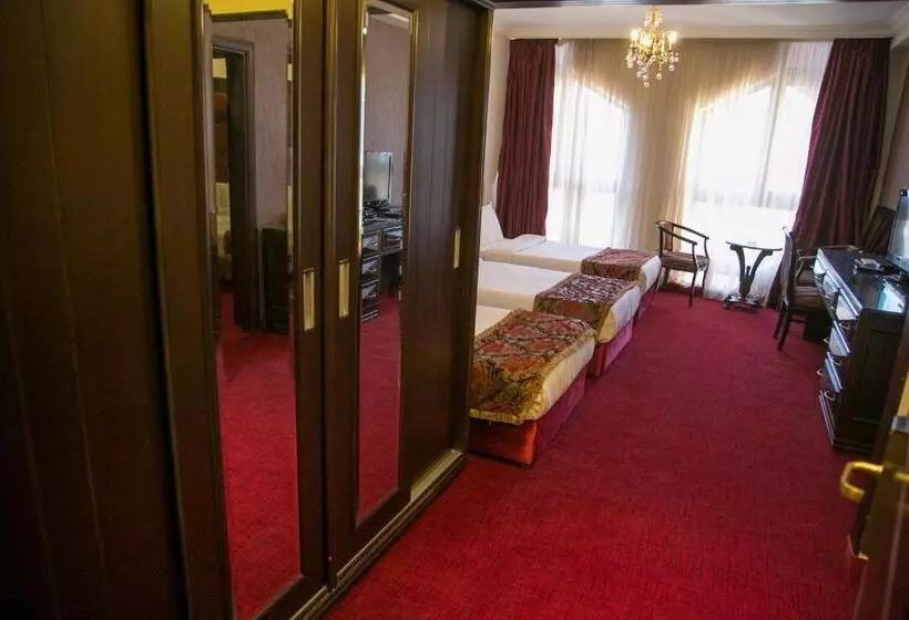 سوییت خانوادگی, Queens Suite
