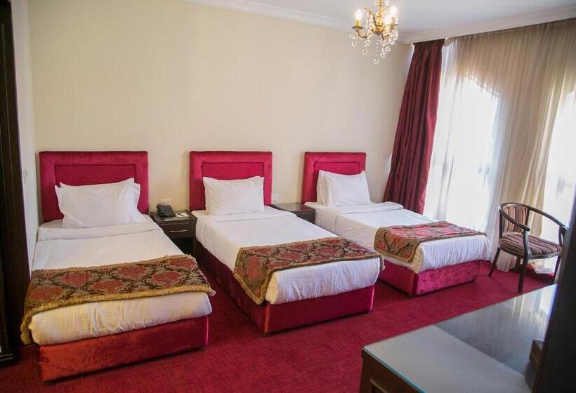 سوییت خانوادگی, Queens Suite