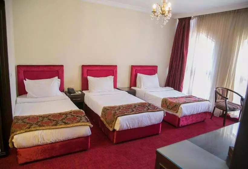 سوییت خانوادگی, Queens Suite