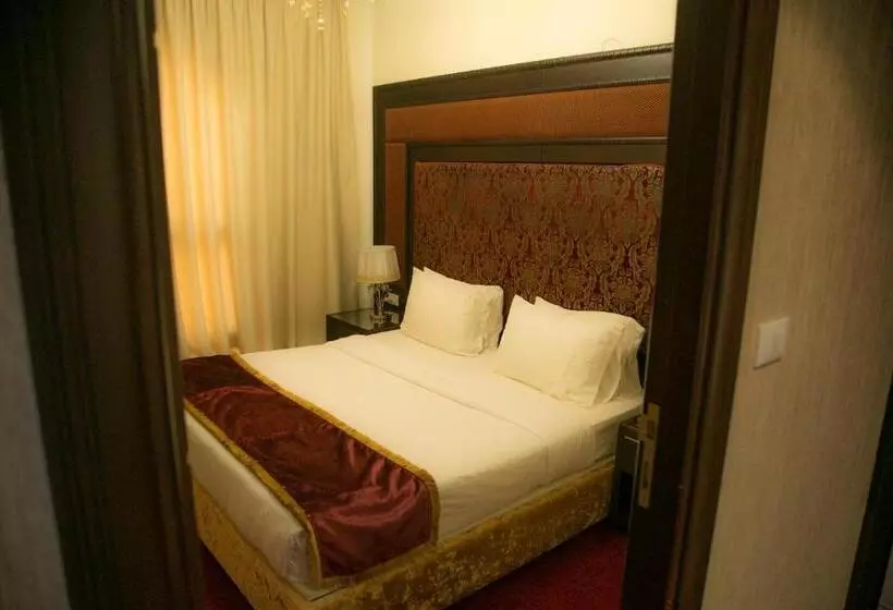 سوییت خانوادگی, Queens Suite