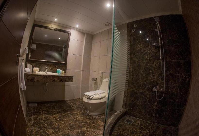 سوییت خانوادگی, Queens Suite