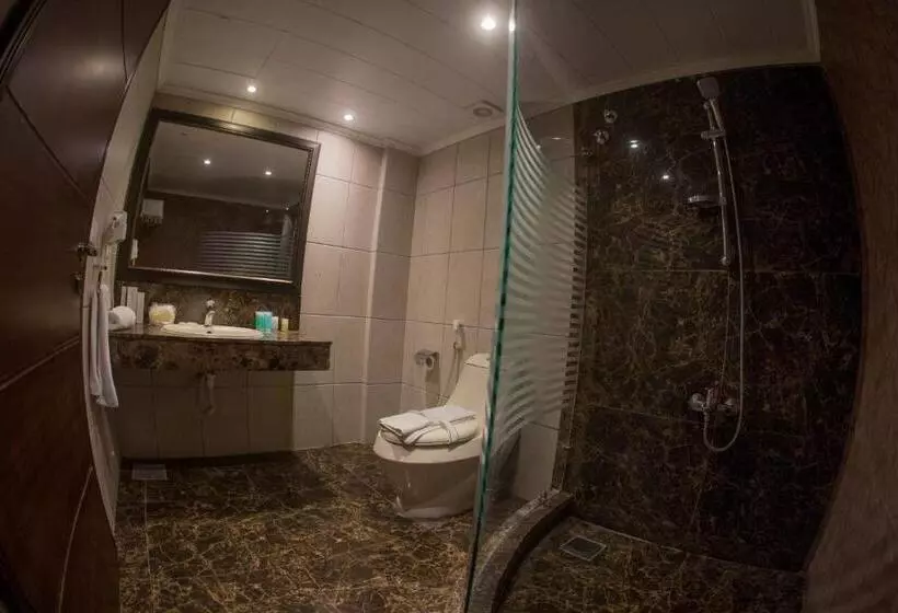 سوییت خانوادگی, Queens Suite