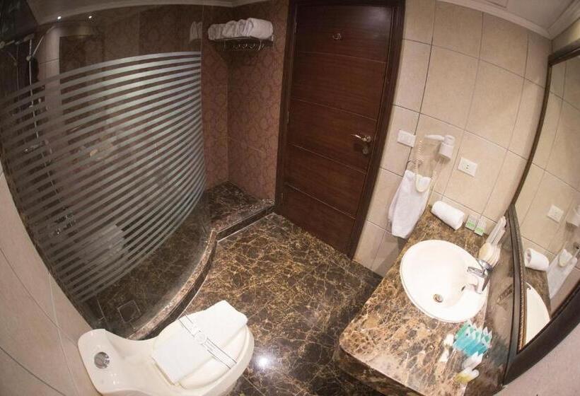سوییت خانوادگی, Queens Suite