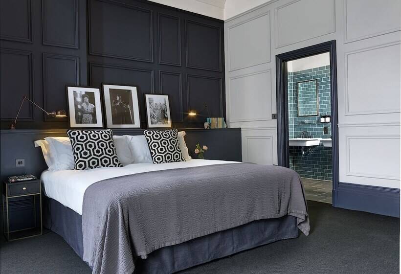 חדר סטנדרט, The George