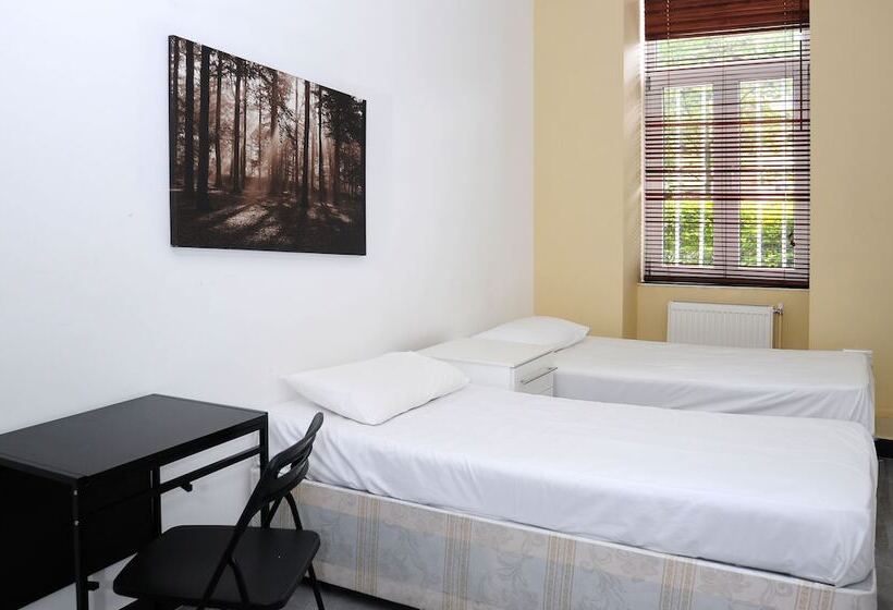 Номер Стандарт, Abercorn House Hostel