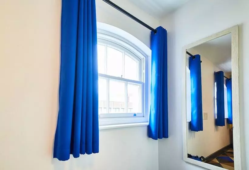 Bed in Shared Room with Shared Bathroom, St Christopher's Inn Village London Bridge