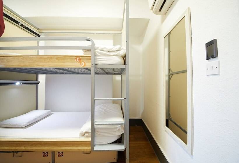 Кровать в Многоместном Номере с Общей Ванной, St Christopher's Inn Village London Bridge