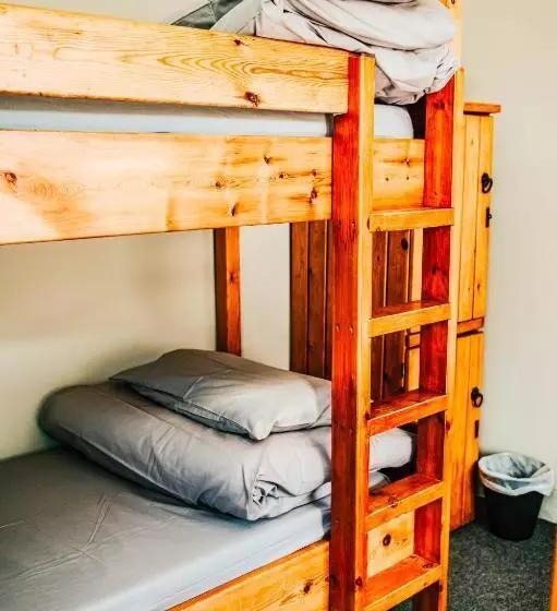 تختخواب در اتاق مشترک, Denton House Hostel