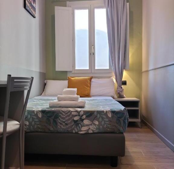 اتاق استاندارد یک نفره, Camilla Guelfa