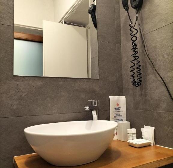 اتاق سوپریور, Camilla Guelfa