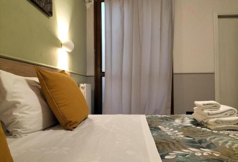 اتاق سوپریور, Camilla Guelfa