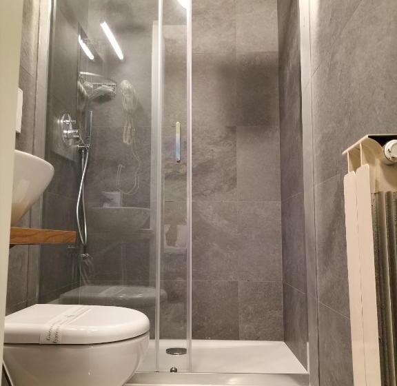 اتاق سوپریور, Camilla Guelfa